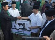 Bupati Ischak Salat Id Bersama Warga Huntara Padasari, Salurkan Sapi Kurban dari Presiden RI