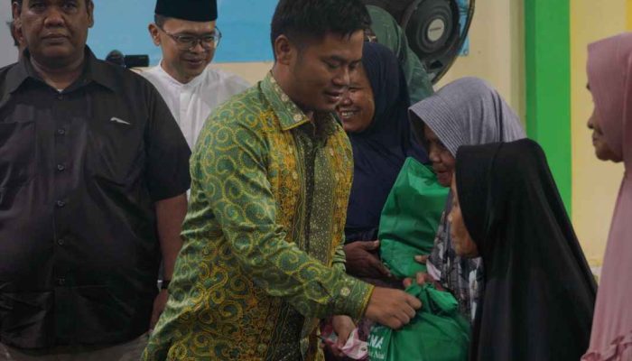 Ratusan Warga Manfaatkan Layanan Terpadu, Bupati Tegal Tuntaskan Aspirasi Warga Dukuhturi