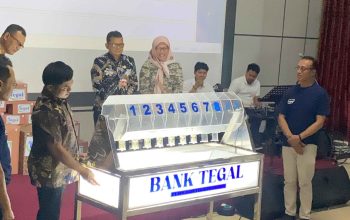 Dukung Digitalisasi, Bupati Ischak Dorong Bank Tegal Percepat Layanan Mobile Banking