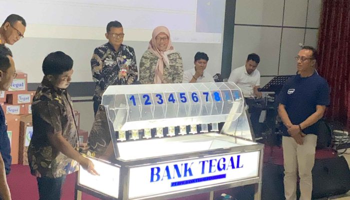 Dukung Digitalisasi, Bupati Ischak Dorong Bank Tegal Percepat Layanan Mobile Banking