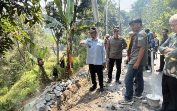 Bupati Tegal Pastikan Pembangunan Jalan Yamansari–Bojong Berjalan Sesuai Target