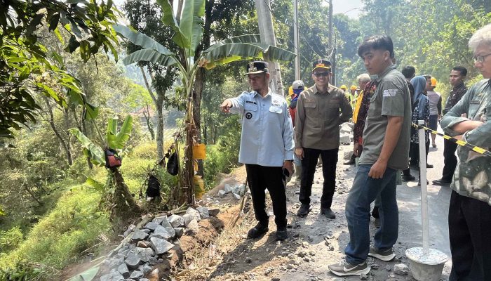 Bupati Tegal Pastikan Pembangunan Jalan Yamansari–Bojong Berjalan Sesuai Target