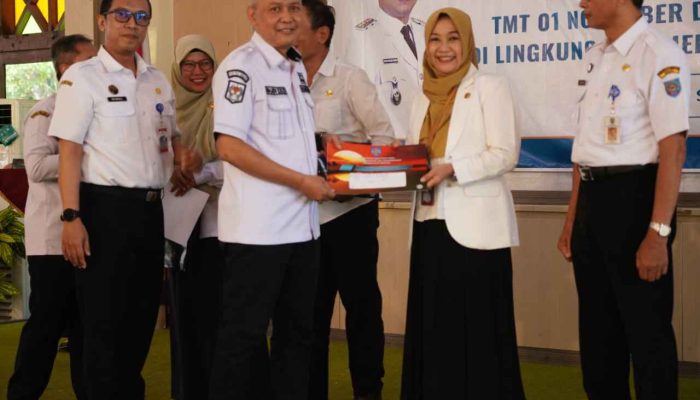 65 PNS Tegal Terima SK Pensiun, Budi: Purna Tugas Bukan Akhir Pengabdian