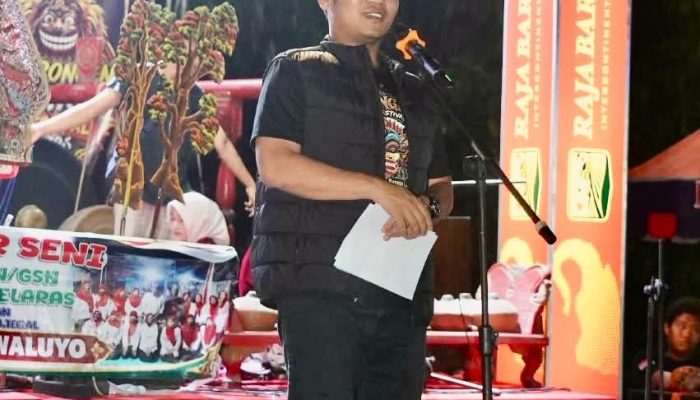 Grand Performance 14 Barongan Kolosal Meriahkan Barongan Spirit Festival Desa Kepandean