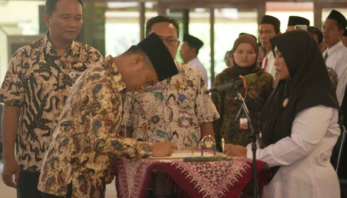 Bupati Tegal Lantik 238 Anggota BPD, Minta Aspirasi Warga Dikawal