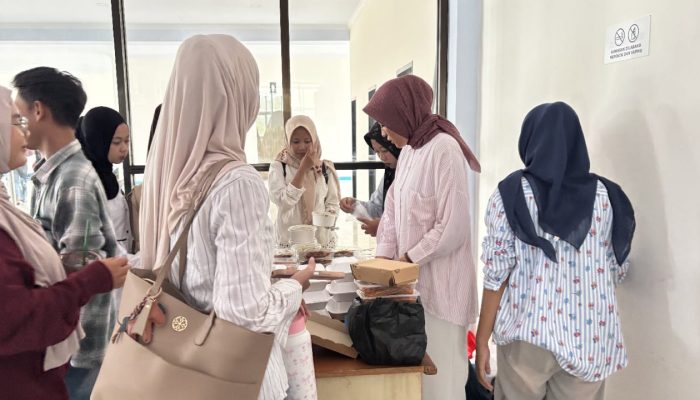 Belajar Bisnis dari Praktik Nyata, Mahasiswa S1 Manajemen TMU Hadirkan HIMMAFES MART
